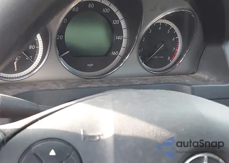 2009 Mercedes-Benz C 300 Sport 4Matic z USA, uszkodzony, nr VIN WDDGF81X59R057820